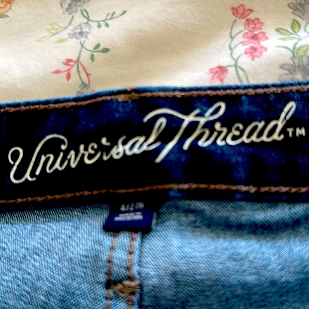 Universal Treads 4 27  R. High rise skinny.